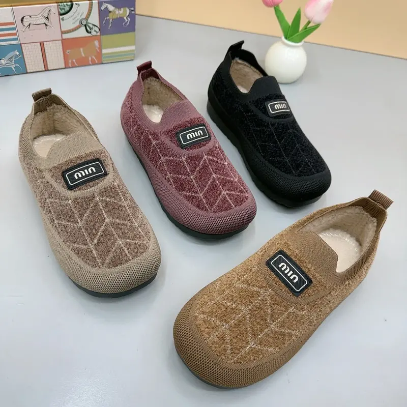 柔軟溫暖的皮草內裡，時刻保護雙腳免受寒冷侵襲