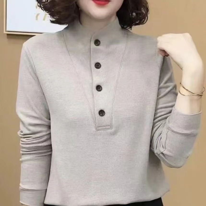 穿上這件時尚慕斯絨長袖好驚喜，不起球，不起靜電，立領翻領皆可搭配，軟糯的手感讓你無法自拔