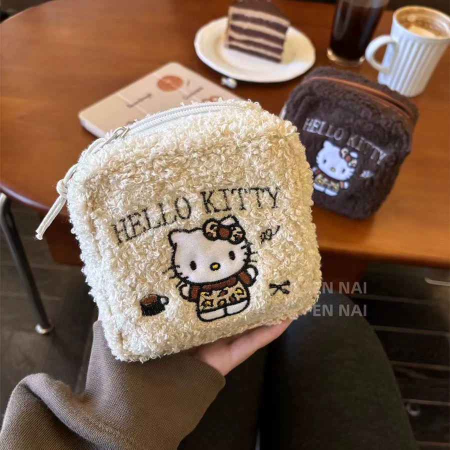 分類收納好，放包裡整齊又好拿取，羊羔絨材質，摸上去很舒服，美拉德色系很適合秋冬