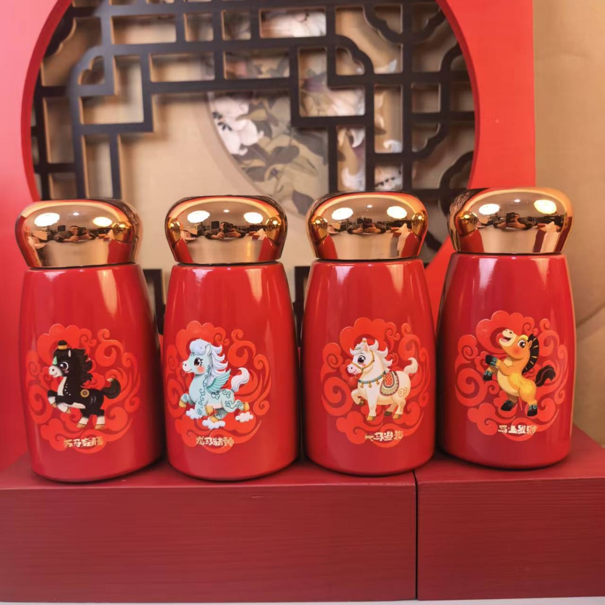 智慧顯溫杯蓋，長效保溫保冷，馬年限定紅，天天好運隨行，送禮自用都超有面子